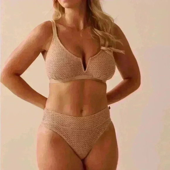 La Vie en Rose Bikini Bottom, beige tan bikini, size XL. - Picture 3 of 6